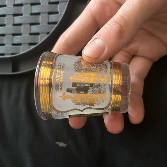 SPACE NEEDLE - SEATTLE, WASHINGTON - 22k Gold by Culver "Shot Glass" orig. - Picture 8 of 8